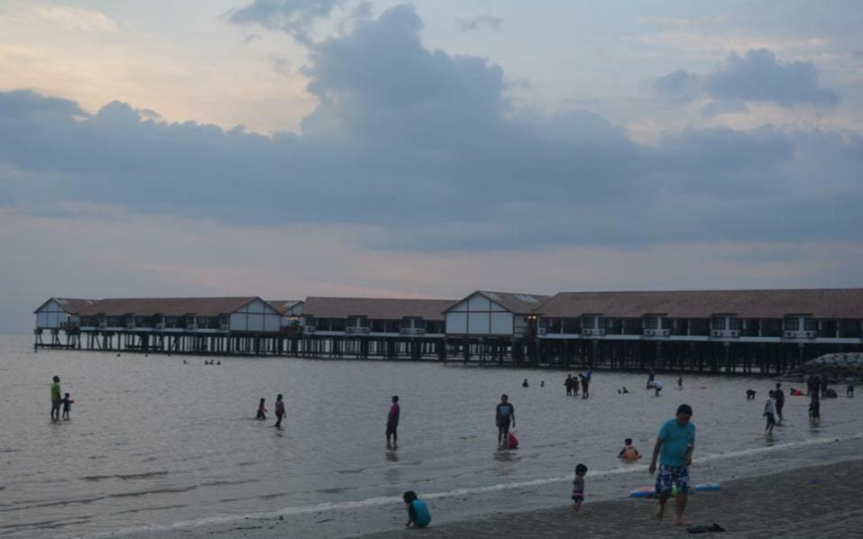 Cozy Seaview Glory Beach Resort Anc Port Dickson Exterior photo